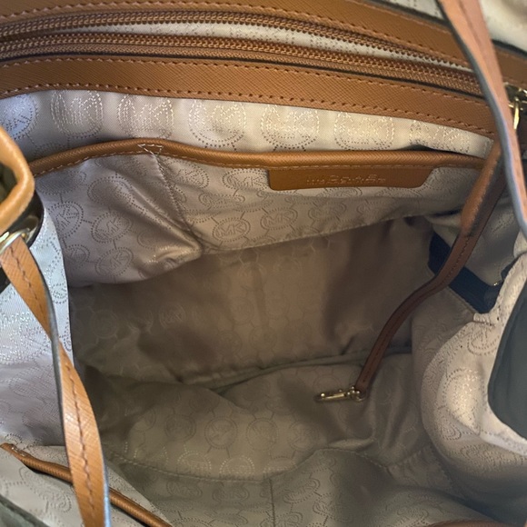 Michael Kors backpack 🎒 - Picture 3 of 3